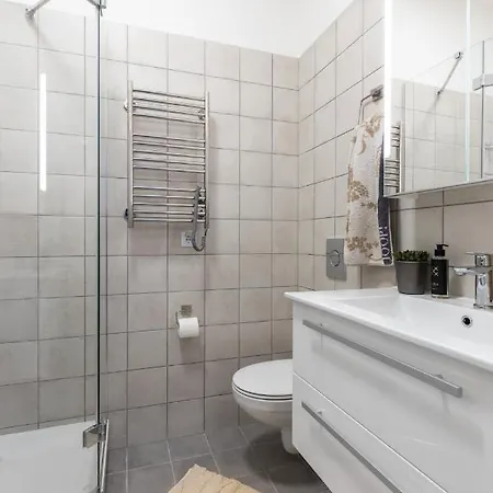 With Excellent Location In City Centre Apartamento